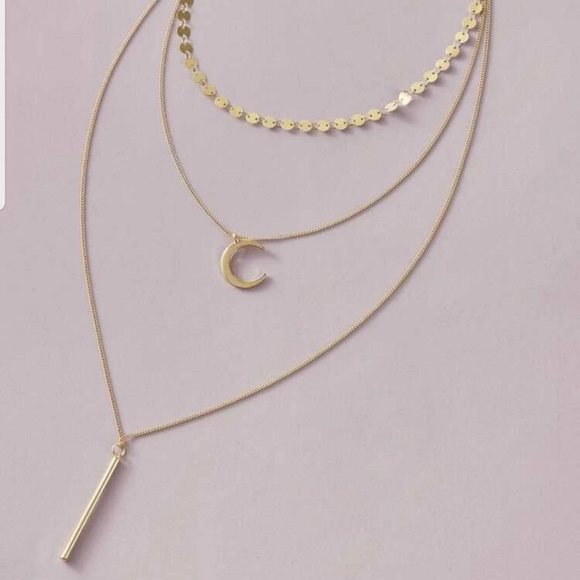 *Millie* Layered Moon Necklace - Picture 3 of 4